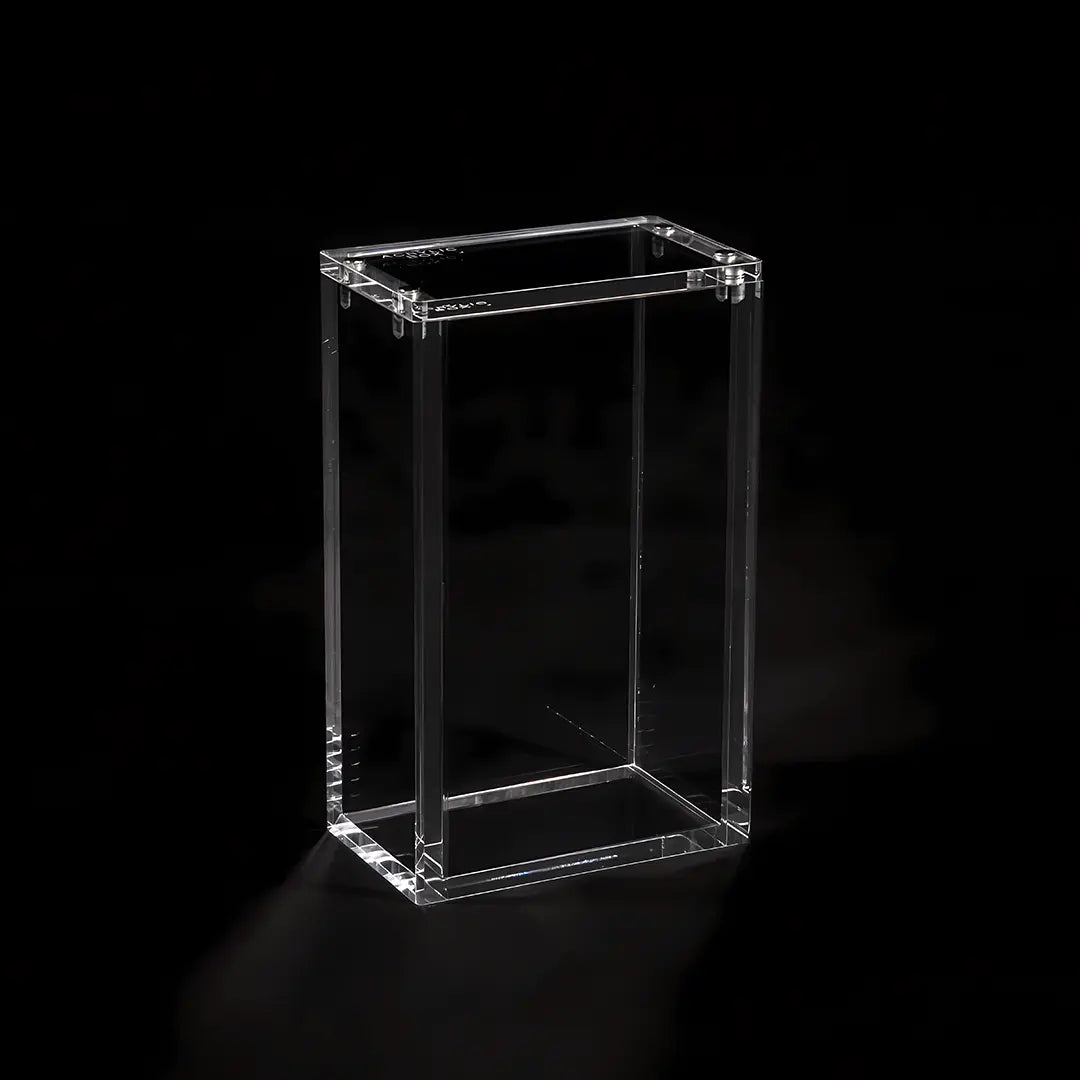 The Acrylic Box – Japanese Booster Box (Small) | 6 mm Acryl, UV-Schutz & Magnetverschluss | Premium Schutz für Japan-Displays